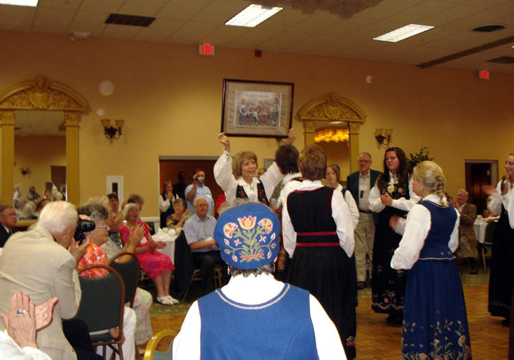 Landingsleiken gift to Sandy Hendrickson